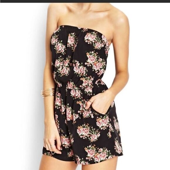 F21 Pink Rose Floral Strapless Romper Pockets Black Shorts Small Stretchy Boho - Picture 1 of 7